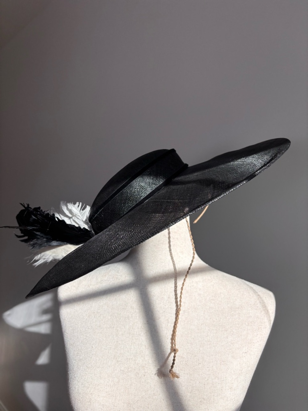 John Boyd London Vintage Black Kentucky Derby Style Fascinator Hat with Feathers - Picture 8 of 10